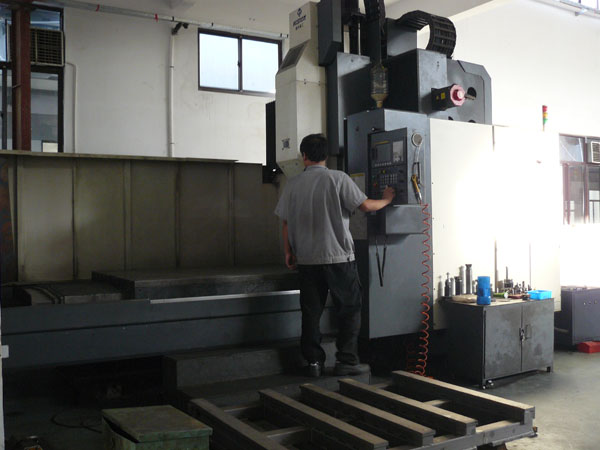 2.6米龙门加工中心